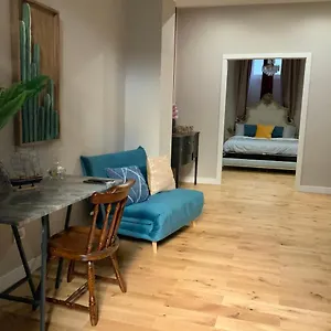 Beautiful Basement-tony Appartment-in The Heart Of Appartamento